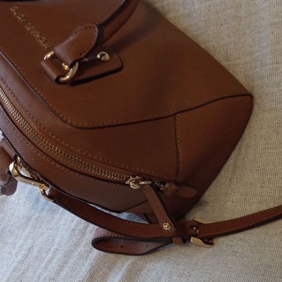 Michael Kors Camel Tan Handbag With Crossbody Strap - Picture 5 of 13